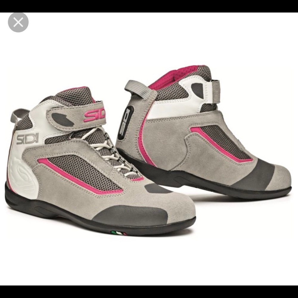 Motorcycle riding shoes